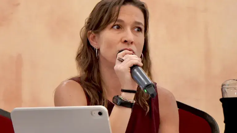 Nina en la conferencia
